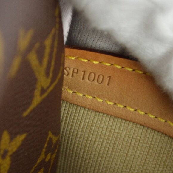 Louis Vuitton Monogram Reporter GM Shoulder Bag - Picture 10 of 10